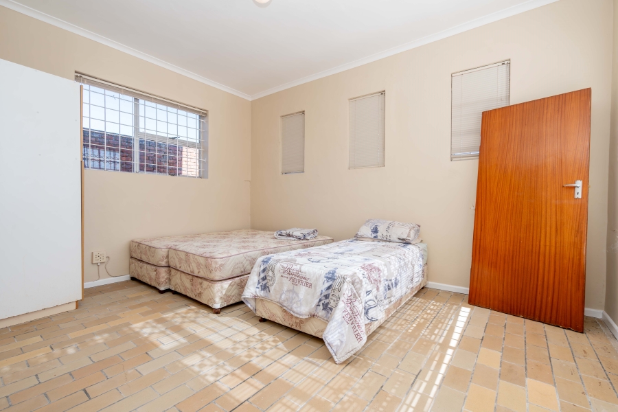 8 Bedroom Property for Sale in Middedorp Western Cape